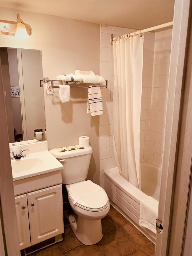 Red Carpet Inn & Suites Калгари Экстерьер фото